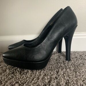 Divided black high heels. Size 6